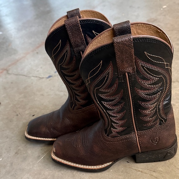 Ariat Black and Brown Western Boots - Picture 5 of 5